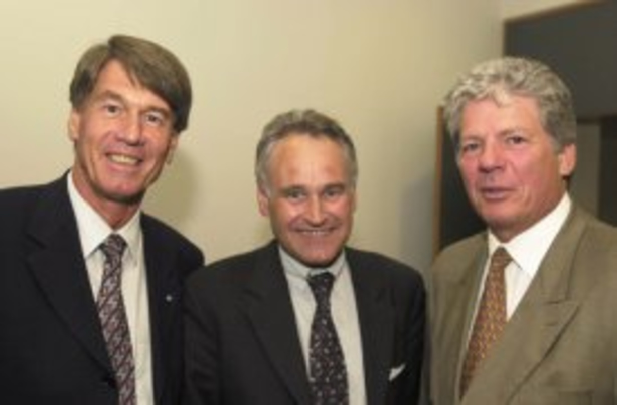 Den Schulterschluß im Visier (v.l.n.r.): Wolf-Dieter Ring, Erwin Huber und Thomas M. Stein