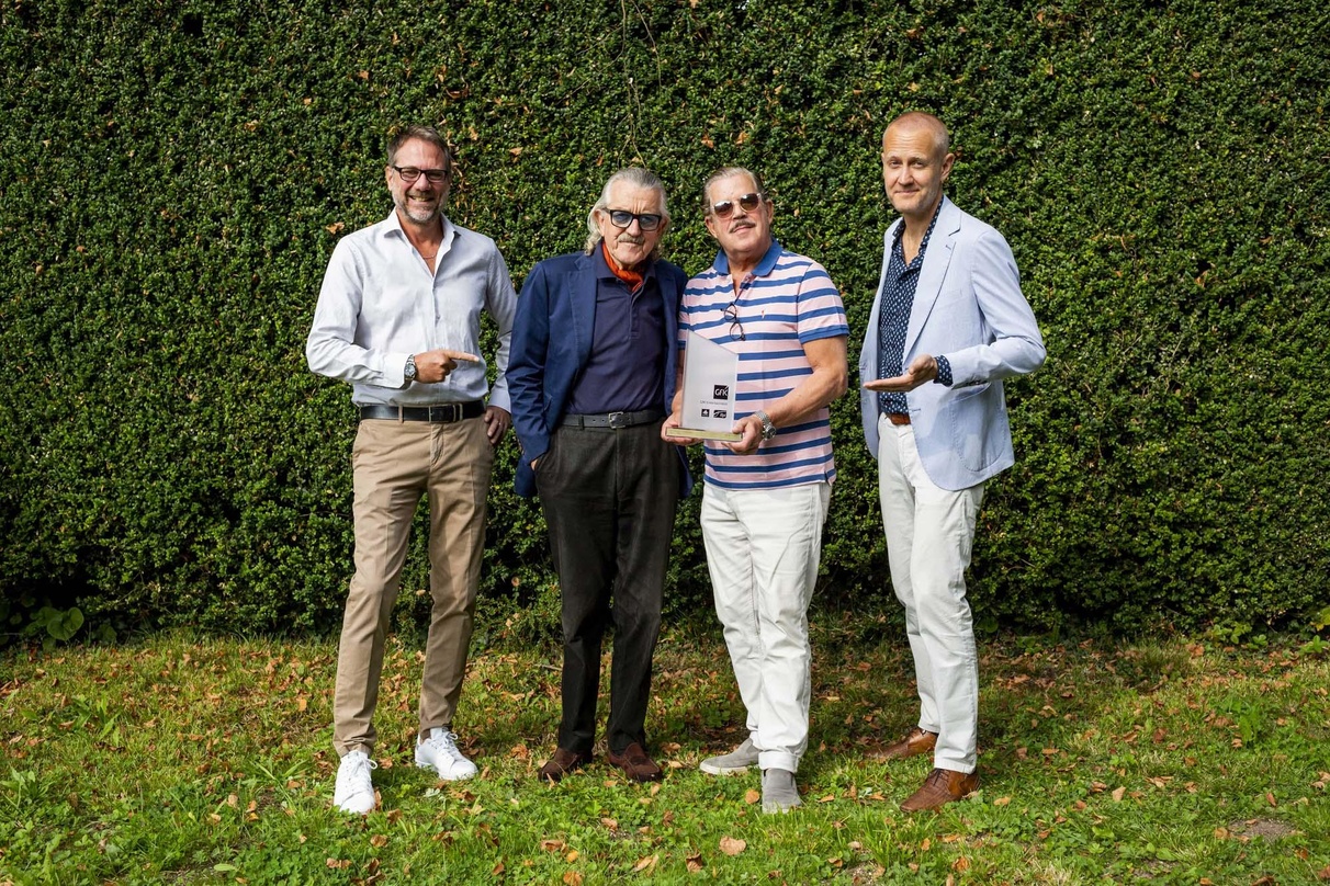 Bei der Awardübergabe (von links): Andy Renggli, Dieter Meier, Boris Blank und Lorenz Haas