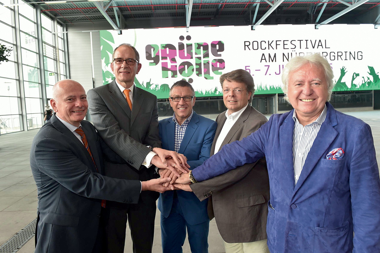 Da war man noch guter Dinge (von links): Pietro Nuvoloni, Carsten Schumacher (beide CNG), Stuart Galbraith (Kilimanjaro), Peter Schwenkow (DEAG) und Ossy Hoppe (Wizard Promotions) bei der ...
