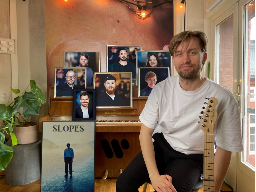 Neue Partner: Slopes mit (von links) Gregor Stöckl, Andreas Weitkämper, Kai Bräunig, Niklas Otten, Siad Rahman, Ellen Nordmann und Alexa Wittkugel (alle Warner Music)