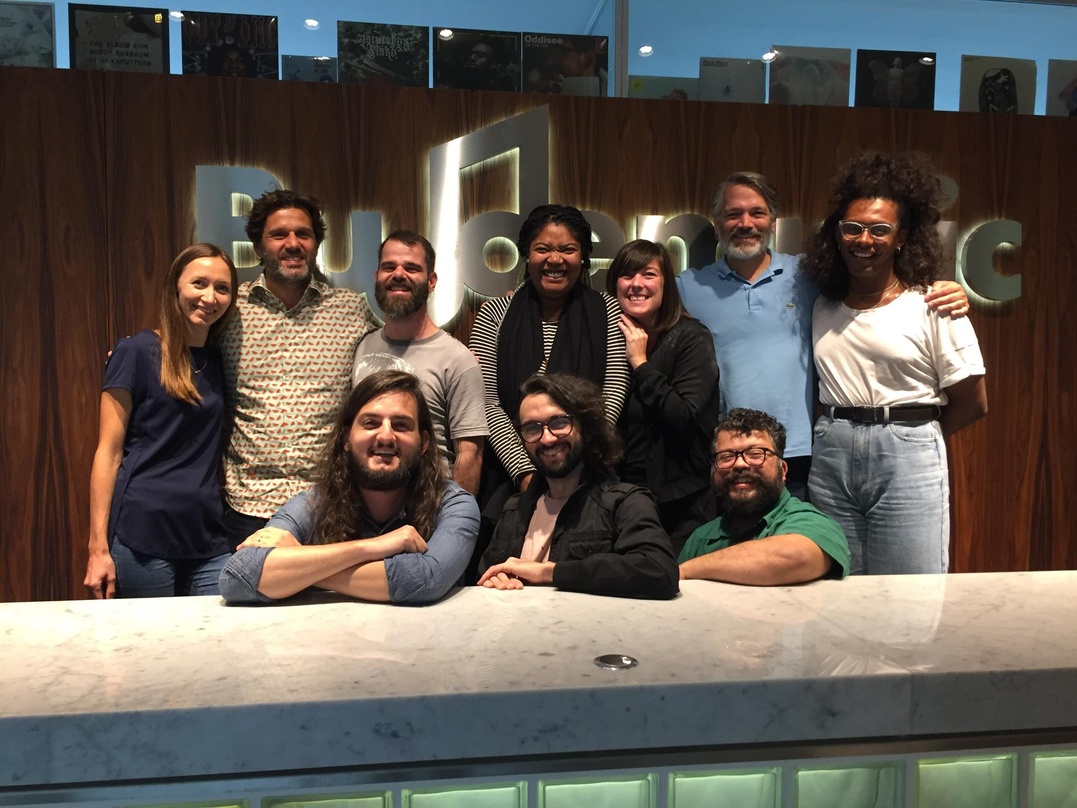 Arbeiten nun zusammen (von links): Claudia Kollaender (Legal Counsel, Budde Music), Christian Gheorgiadis (Edition Bacana), Pericles Zuanon, Renata Éssis, Yasmine Gallus (Senior Marketing ...