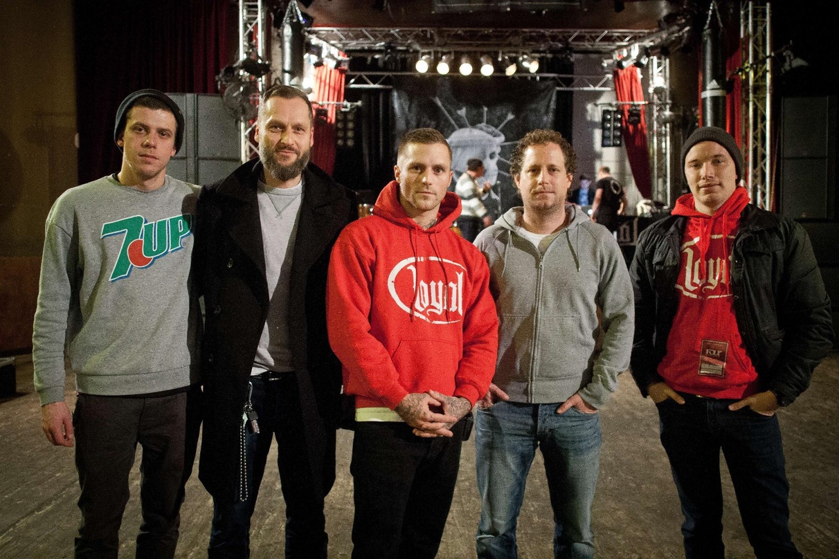Arbeiten im Geschäft mit Fanartikeln zusammen (von links): David Lang (Product Manager Mec-Early Entertainment), Christian Meissner (Head Of Product Management & Development Bravado Mercha...