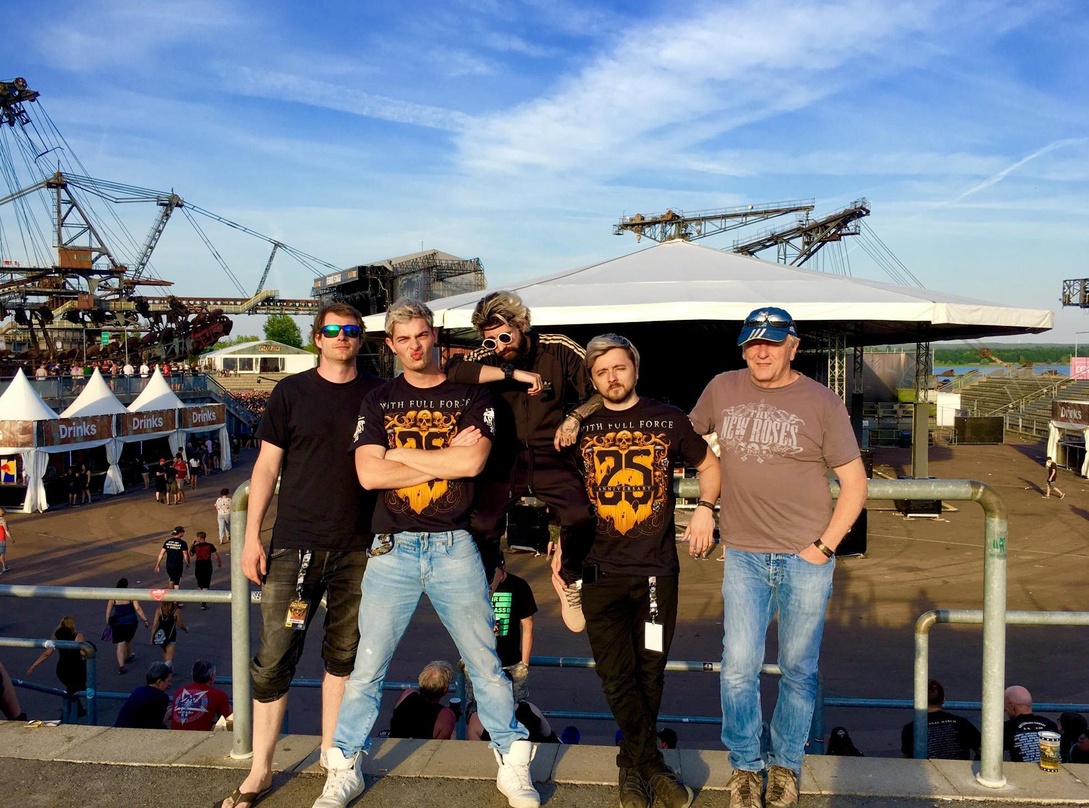 Gehen künftig gemeinsame Wege (von links): Florian Reiser (Brainstorm Music Marketing), Boots, Meatmaster, Sideman (alle Ze Gran Zeft) und Deville Schober (Brainstorm Music Marketing)