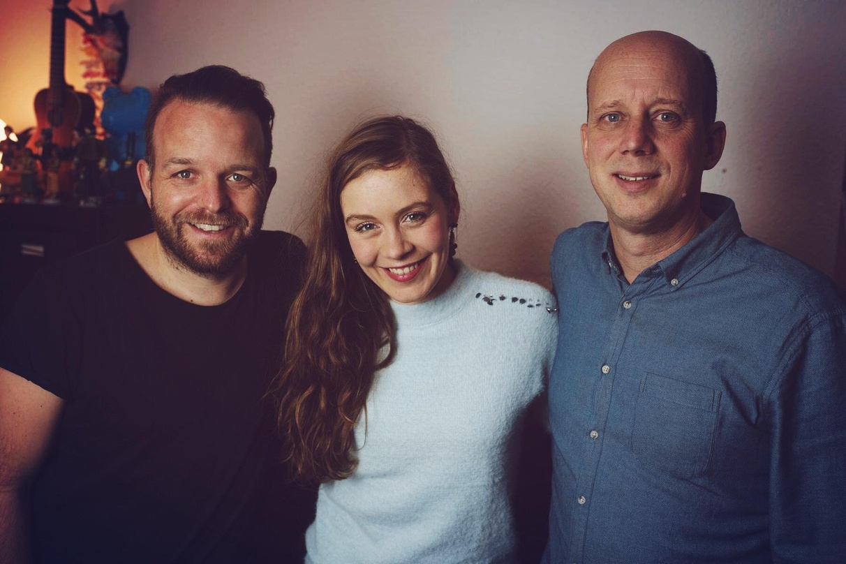 Neue Partner (von links): Henning Neuser (Produzent Jördis Tielsch), Jördis Tielsch und Manfred Rolef (Geschäftsführer Meadow Lake Music)
