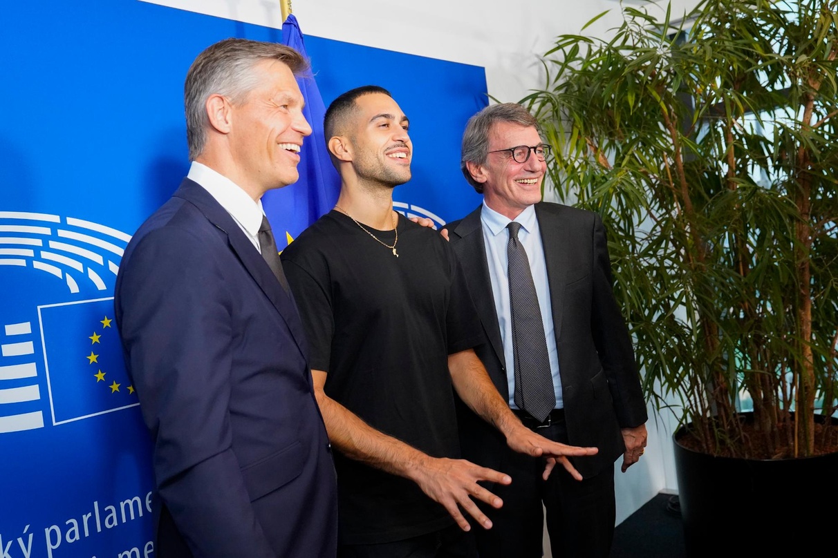 Kreative Lobbyarbeit auf der europäischen Bühne (von links): Frank Briegmann (Universal Music), der italienische Künstler Mahmood und Europaparlamentspräsident David Sassoli