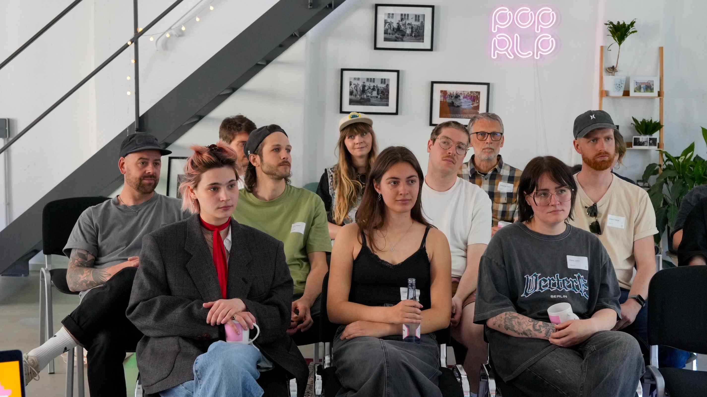 Lauschen gespannt den Workshops: die Teilnehmer:innen der pop rlp Masterclass 2025.