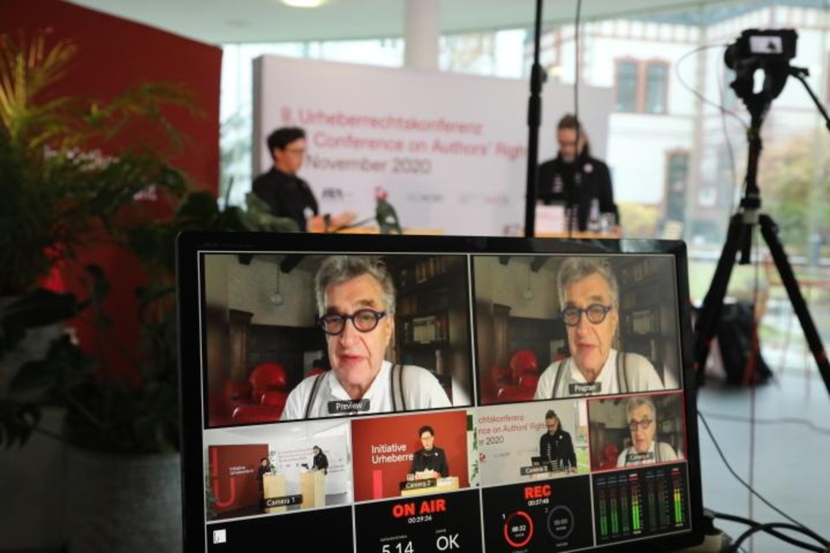 b41b5931be1fb711be432973f42d7ead12d67288d4507f0f9030405b17356083 Meldete sich mit einem Videostatement: Regisseur Wim Wenders