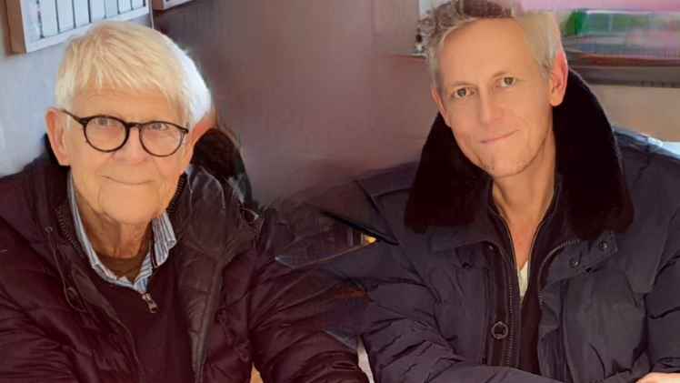 Bei der Vertragsunterzeichnung: Claus Schreiner (links) und Daniel Dinkel.