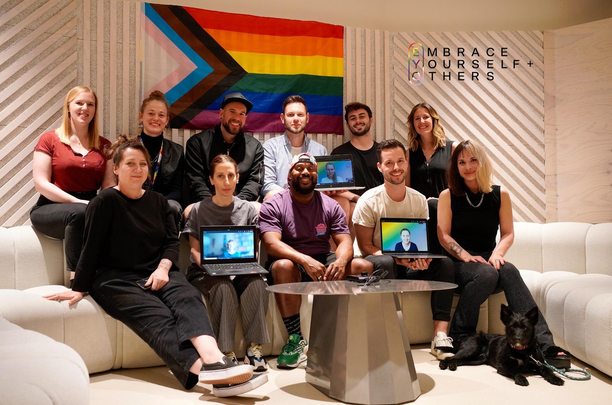 Macht sich für Themen rund um Diversity und Inklusion stark: die Gruppe EYO - Embrace Yourself + Others aus dem Hause Sony Music