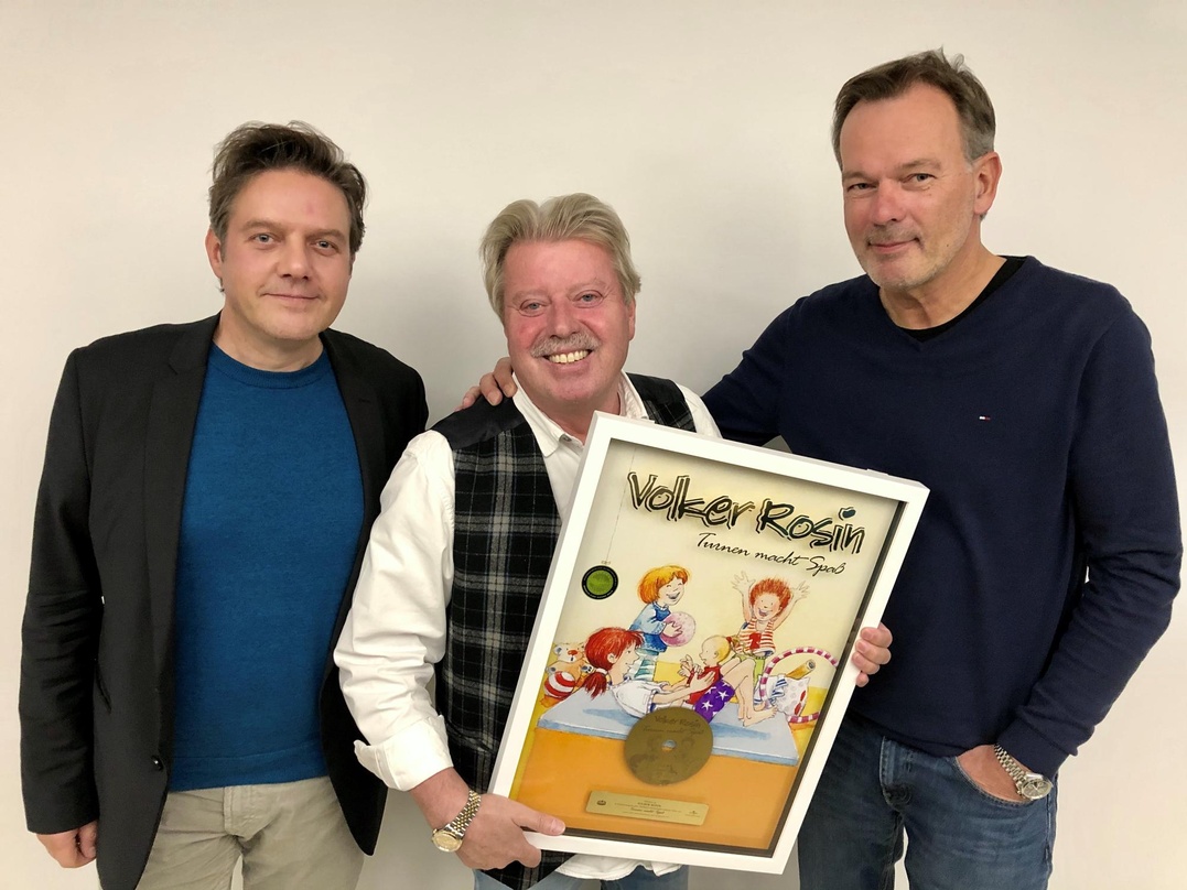 Freuen sich über einen weiteren Gold-Award (von links): Jörg Hackelbörger, Volker Rosin und Andreas Maaß