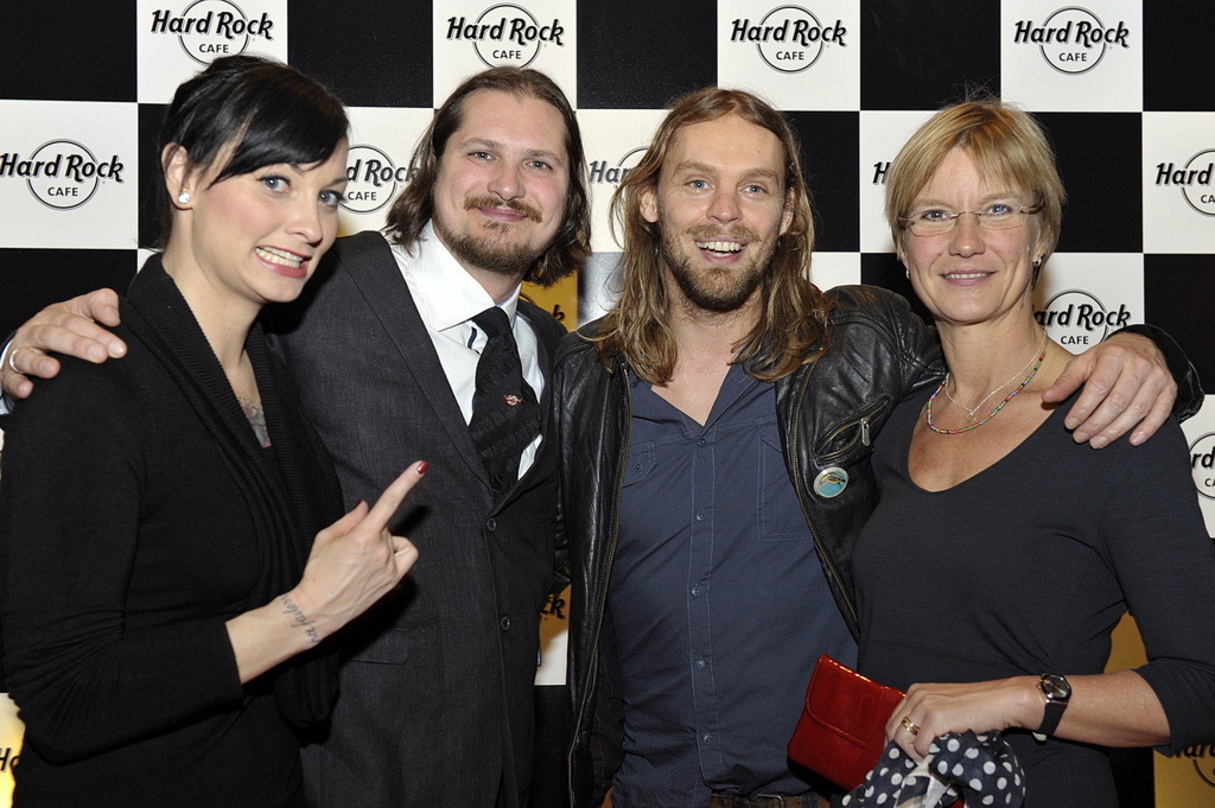 Bei der Geburtstagsparty im Hard Rock Cafe (v.l.n.r.): Moderatorin Lina van de Mars, Marco Sellors (General Manager Hard Rock Cafe München), Ingo Pohlmann und Heidi Dentzer (Senior Sales u...