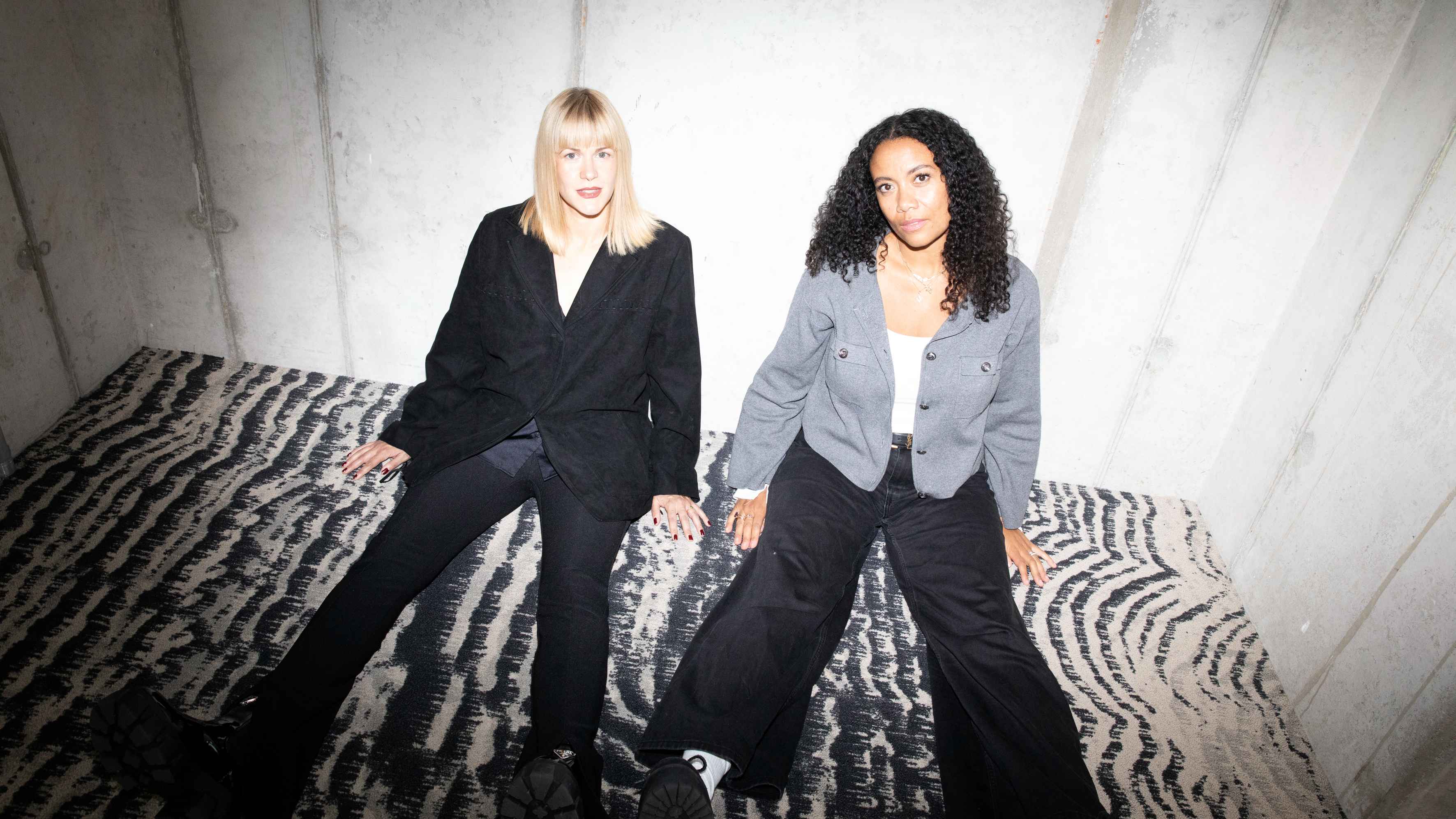 Verantwortet verschiedene Kommunikationsbereiche als Senior Director Media Relations: Katharina Rudolph (links) neben Lisanne Dorn Bota (SVP Commercial Sony Music).