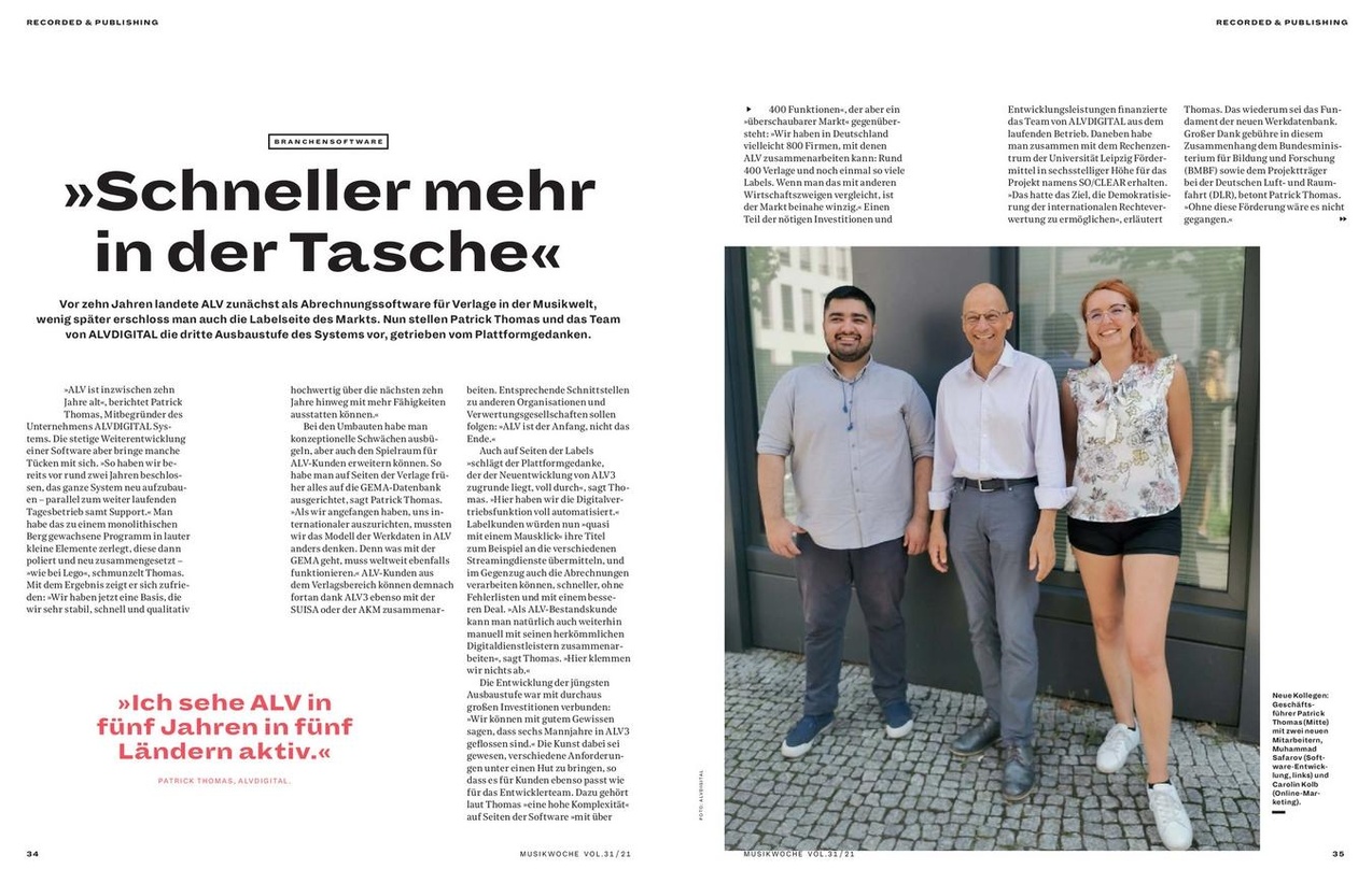 Neue Kollegen: Geschäftsführer Patrick Thomas (Mitte) mit zwei neuen Mitarbeitern, Muhammad Safarov (Software-Entwicklung, links) und Carolin Kolb (Online-Marketing).