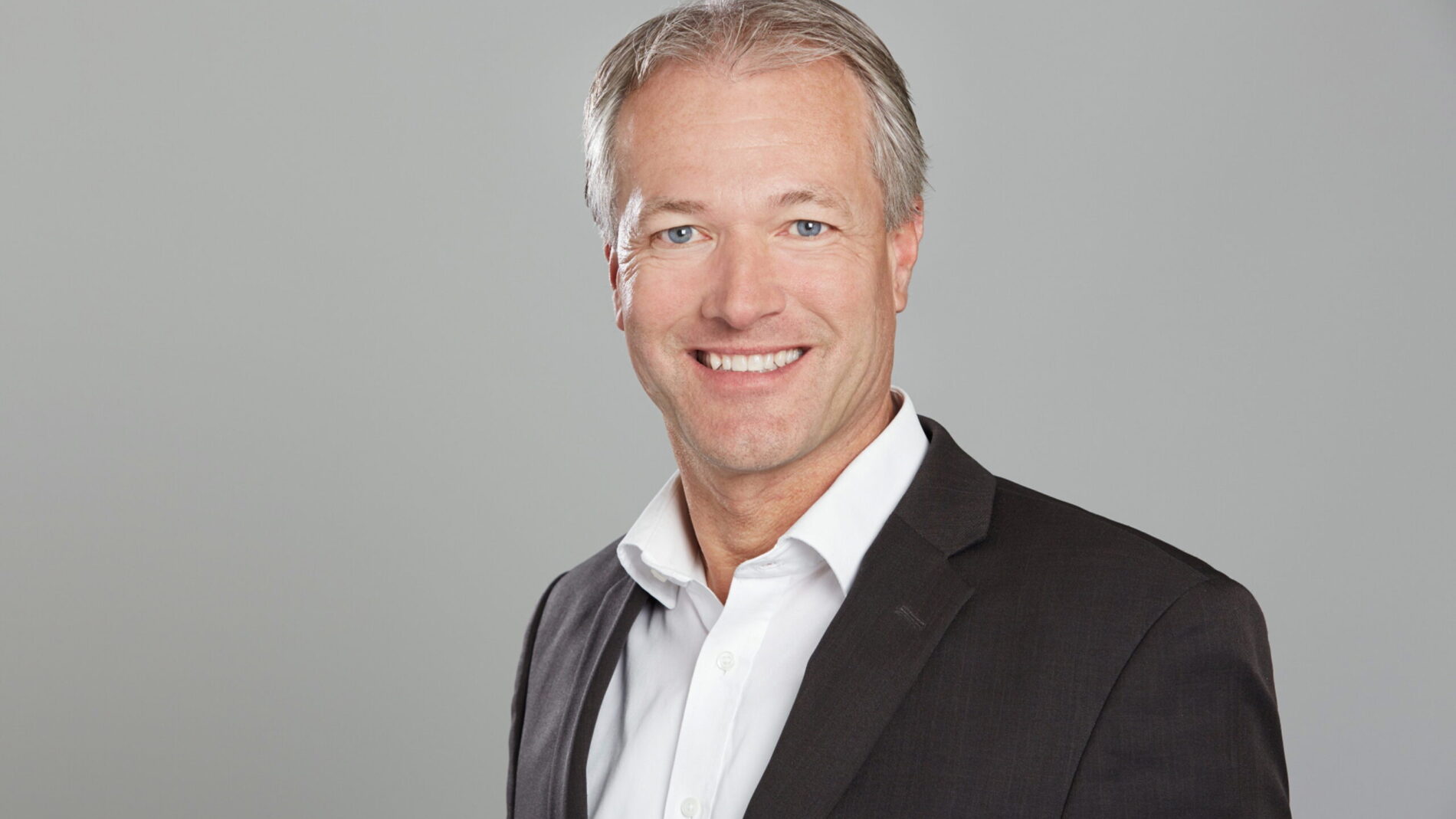 Sonopress Sven Deutschmann Will bis 2029 zehn weitere Spritzgussanlagen zur Fertigung von EcoRecord-Schallplatten in Betrieb nehmen: Sonopreos-Geschäftsführer Sven Deutschmann.