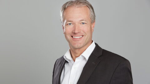 Sonopress Sven Deutschmann Will bis 2029 zehn weitere Spritzgussanlagen zur Fertigung von EcoRecord-Schallplatten in Betrieb nehmen: Sonopreos-Geschäftsführer Sven Deutschmann.