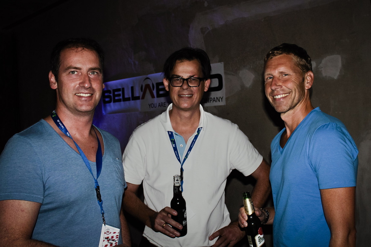 Stießen auf sechs Jahre SellaBand an (von links): Michael Bogatzki (CEO SellaBand), Dr. Rüdiger Schulze (CFO SellaBand) und Uwe Kampschulte (Gründer Erento.com)