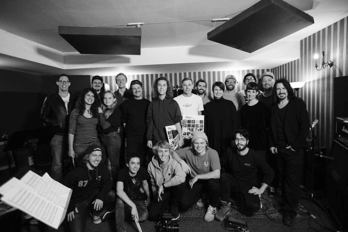 Auf den Spuren von Dave Grohl: Die Teilnehmer des Camps mit BIMM-Tutoren und Kooperationspartnern