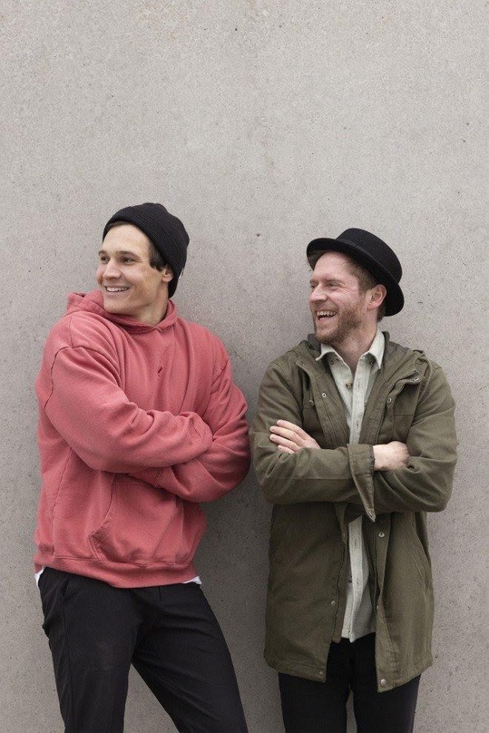 Ihr Duett untermalt die EM-Berichterstatung im Ersten musikalisch: Wincent Weiss (links) und Johannes Oerding