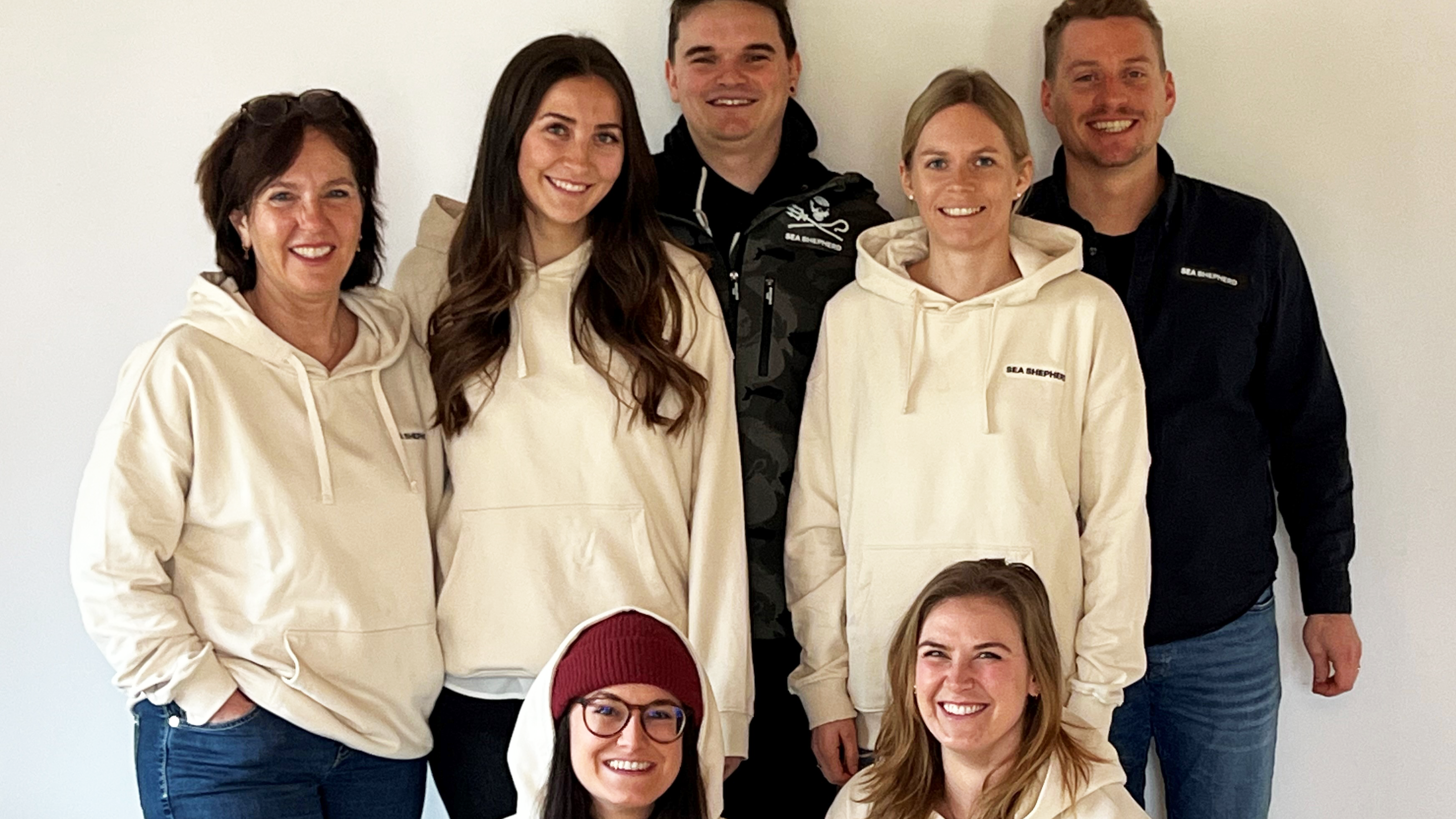 Immer im Einsatz für die gute Sache (von links, stehend): Elke Bernhard, Katharina Hofmann, Lucas Bach, Michaela Schneider und Stefan Bernhard sowie (unten) Yasmin Voit und Katrin Hänel (a...