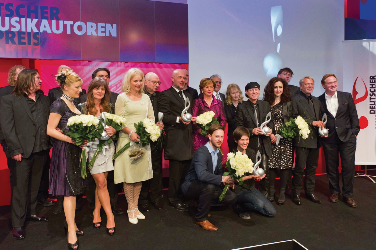 Soll auch 2012 die Autoren ins Rampenlicht bringen: Der Musikautorenpreis der GEMA, hier die Sieger und Laudatoren aus diesem Jahr