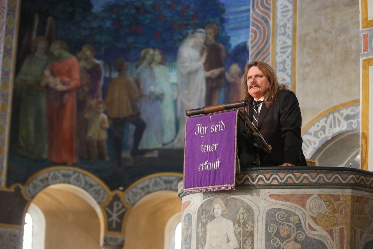 Ausnahmsweise stand seine Bühne mal in der Kirche: Leslie Mandoki bei der Kanzelrede