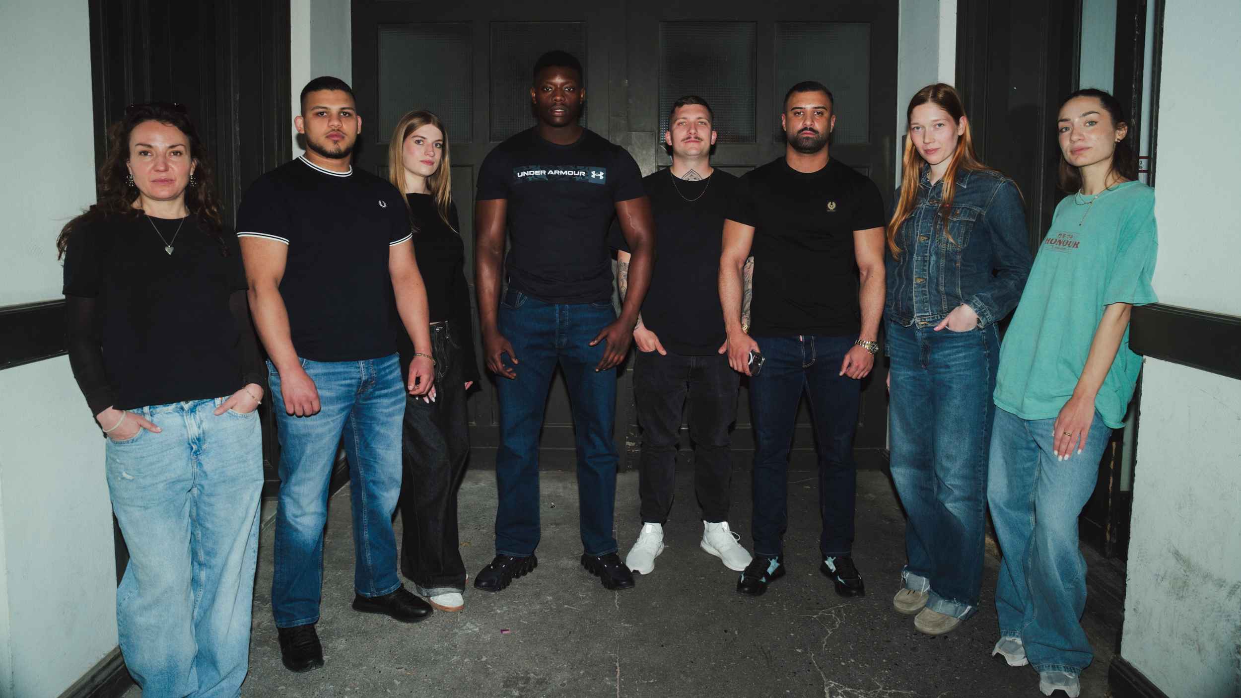 Nun ein Team (von links): Eva-Marie Petzinger (Senior Leader Beyond), Alen (Team Afrique63), Julia Schröder (Marketing Project Manager Groove Attack), Afrique63, Lars-Erik Zeike (A&R Manag...