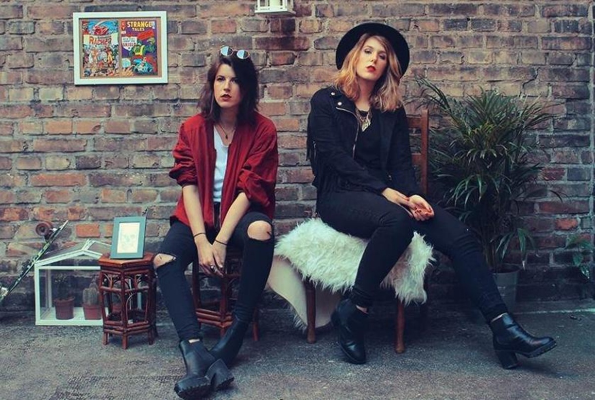 Touren im November mit Bastian Baker: die Lunascope-Schwestern Laura und Lena Kloos