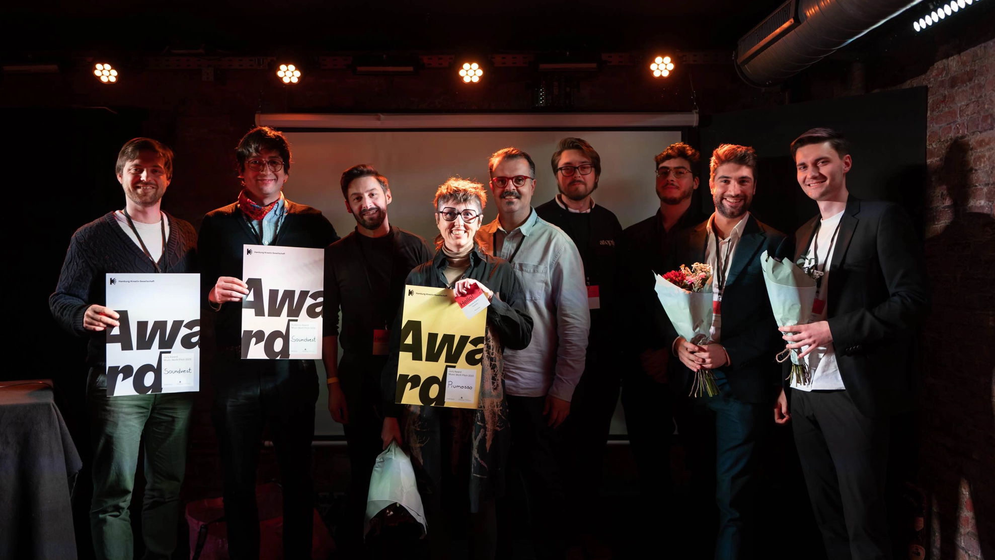 b7170bc1 806e 447d b199 74cbb2c8e357 Im Dezember 2023 beim Music WorX Pitch in Hamburg ausgezeichnet: die Sieger-Teams von Soundvest und Piumosso.