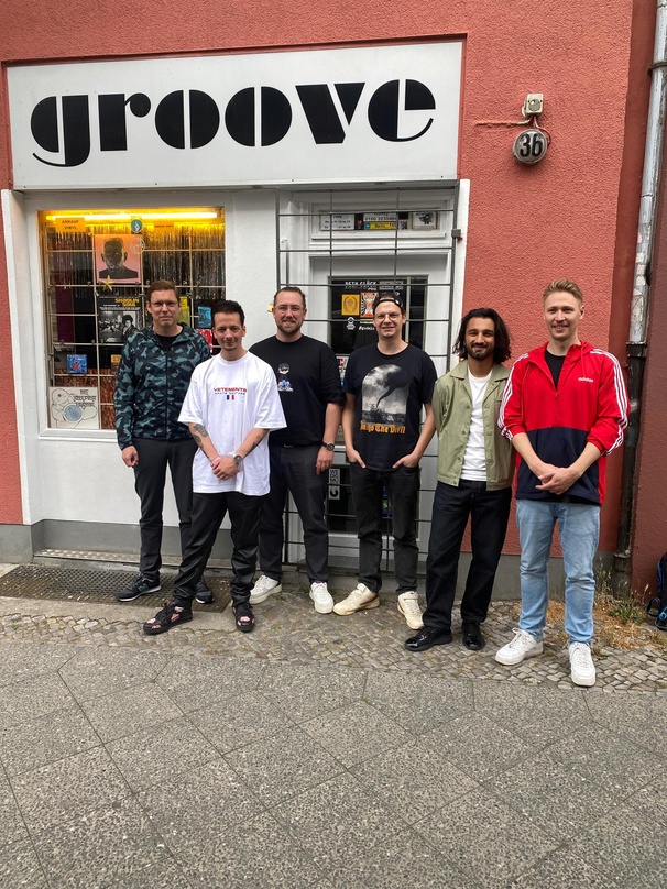 Haben den gemeinsamen Groove gefunden (von links): Thorsten Freese (CEO Believe Germany Group), Gregor Seyffarth und Vincent Krunes (beide Geschäftsführer Arktik) sowie Kristof Jansen (Dir...