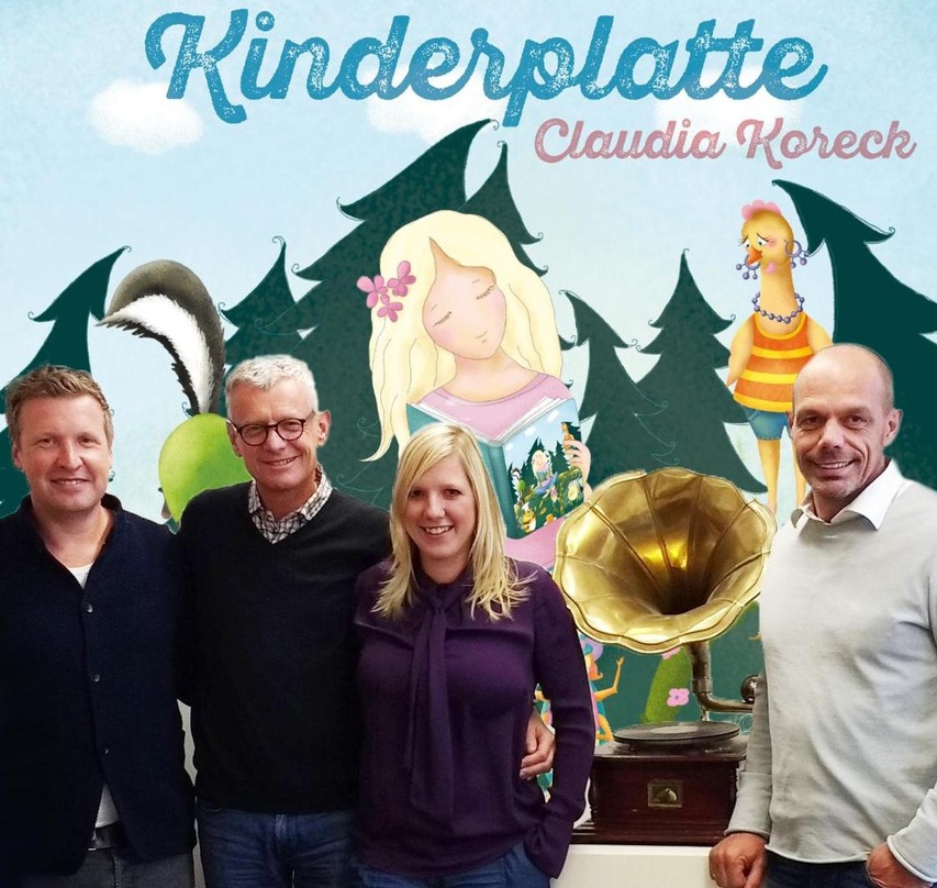 Verlängern die Zusammenarbeit (von links): Gunnar Graewert (Leiter Honu Lani Records), Jörg Hellwig (Geschäftsführer Electrola), Claudia Koreck und Ralf Schedler (Label Head Electrola)