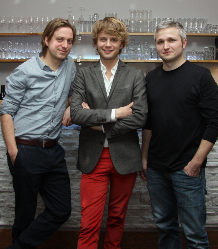 Stellten sich den Münchner Journalisten (v.l.n.r.): Hamels Manager Jeroen Blokker, Wouter Hamel und Nils Jung (KüsterCom)