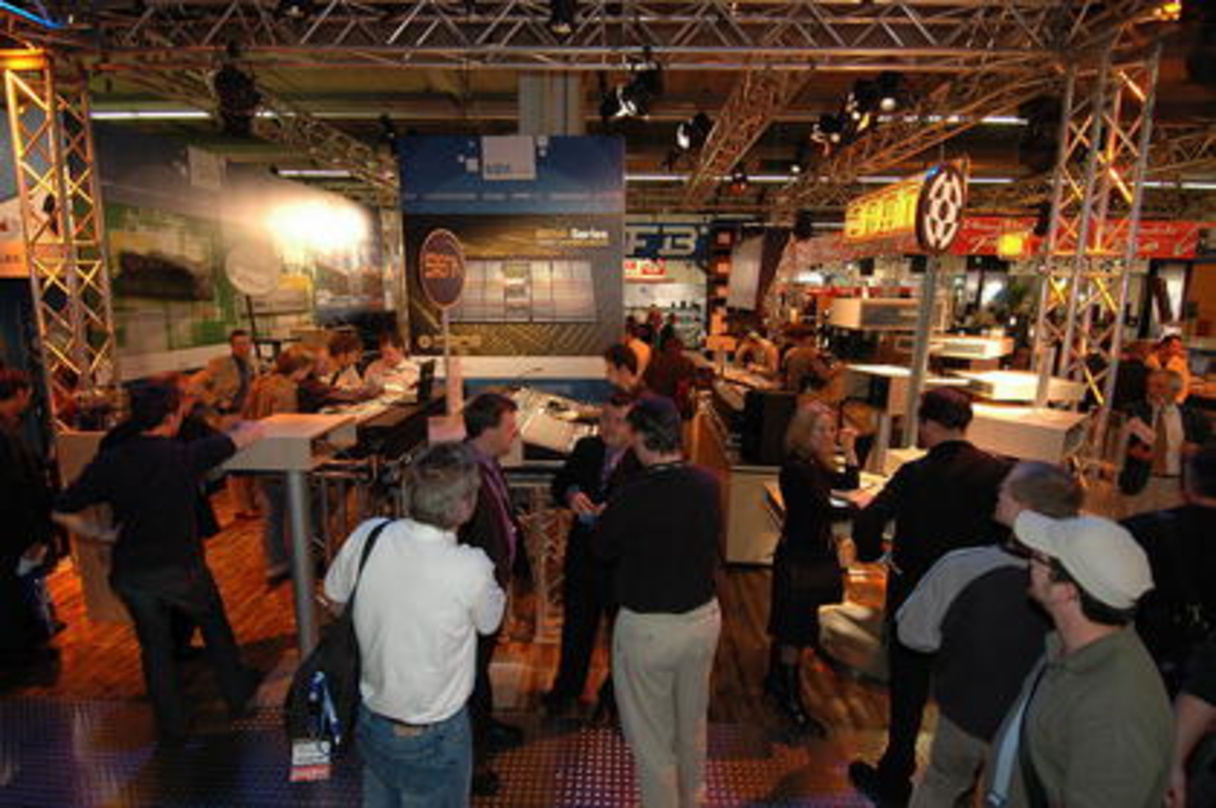 Schon 2005 Publikumsmagnet bei der Musikmesse/Prolight+Sound: der Messestand von EVI Audio