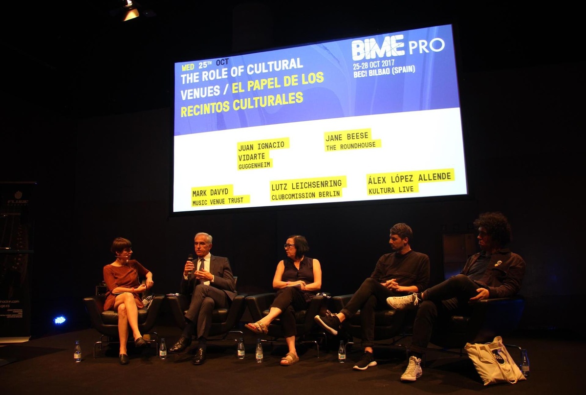 Diskutierten über die Rolle von Kulturstätten (von links): Katja Hermes (Sound Diplomacy), Juan Ignacio Vidarte (CEO Guggenheim-Museum Bilbao), Jane Beese (Head Of Music, The Roundhouse), ...
