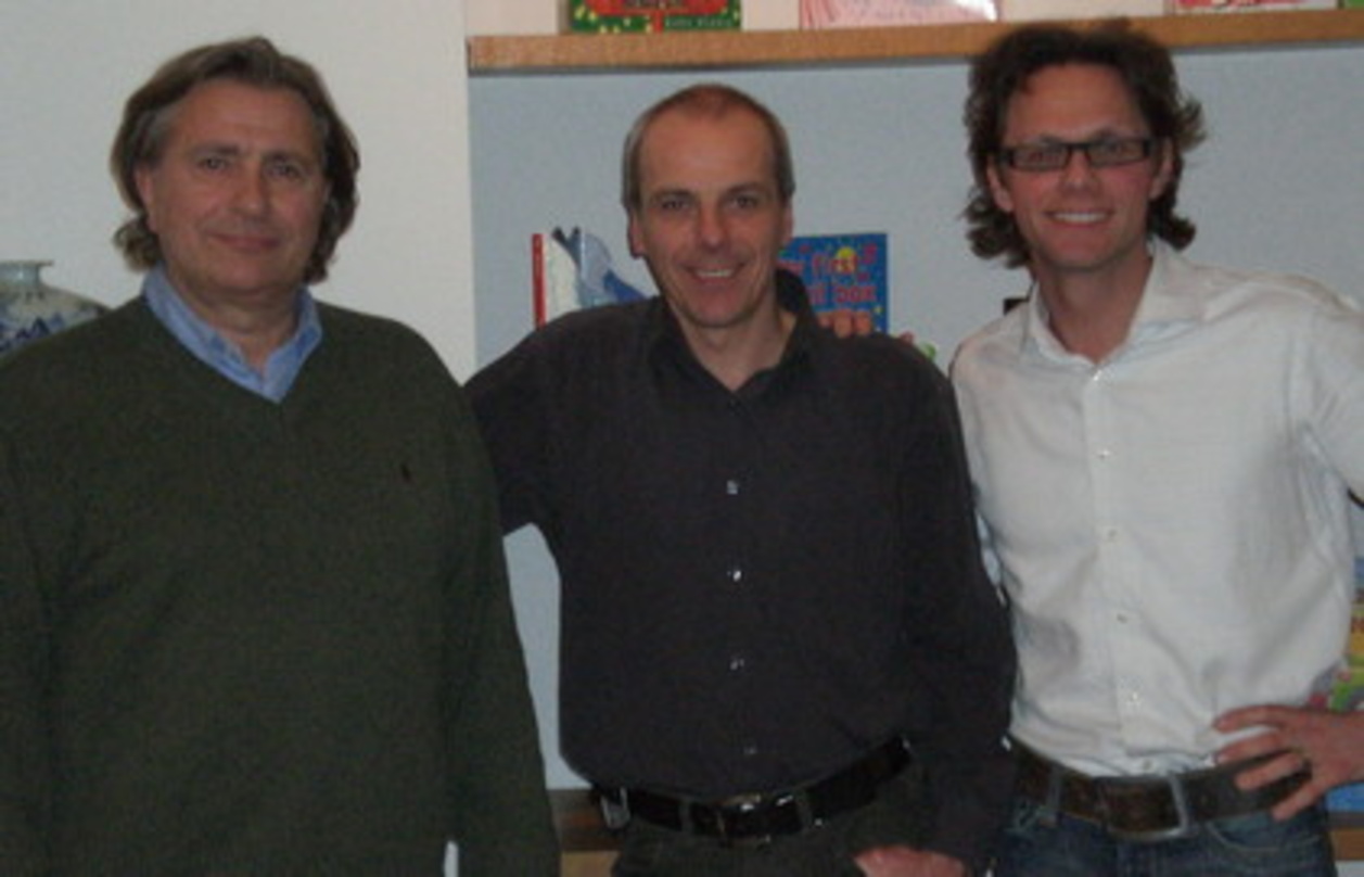 Vertragsunterzeichnung in Antwerpen (v.l.n.r.): Jan van Gijsel (Sales Director Leo Paper Europe), Hans Seelenmeyer und Dirk de Schrijver (Sales Manager Leo Paper Europe)