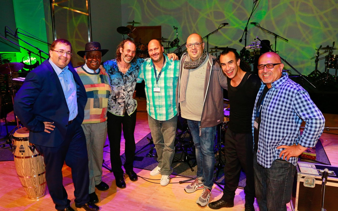 Trafen sich in Paderborn (von Links): Uli Frost, Bernard "Pretty" Purdie, Pitti Hecht, Martin Verdonk, Andy Ludyk, Rhani Krija und Hakim Ludin.