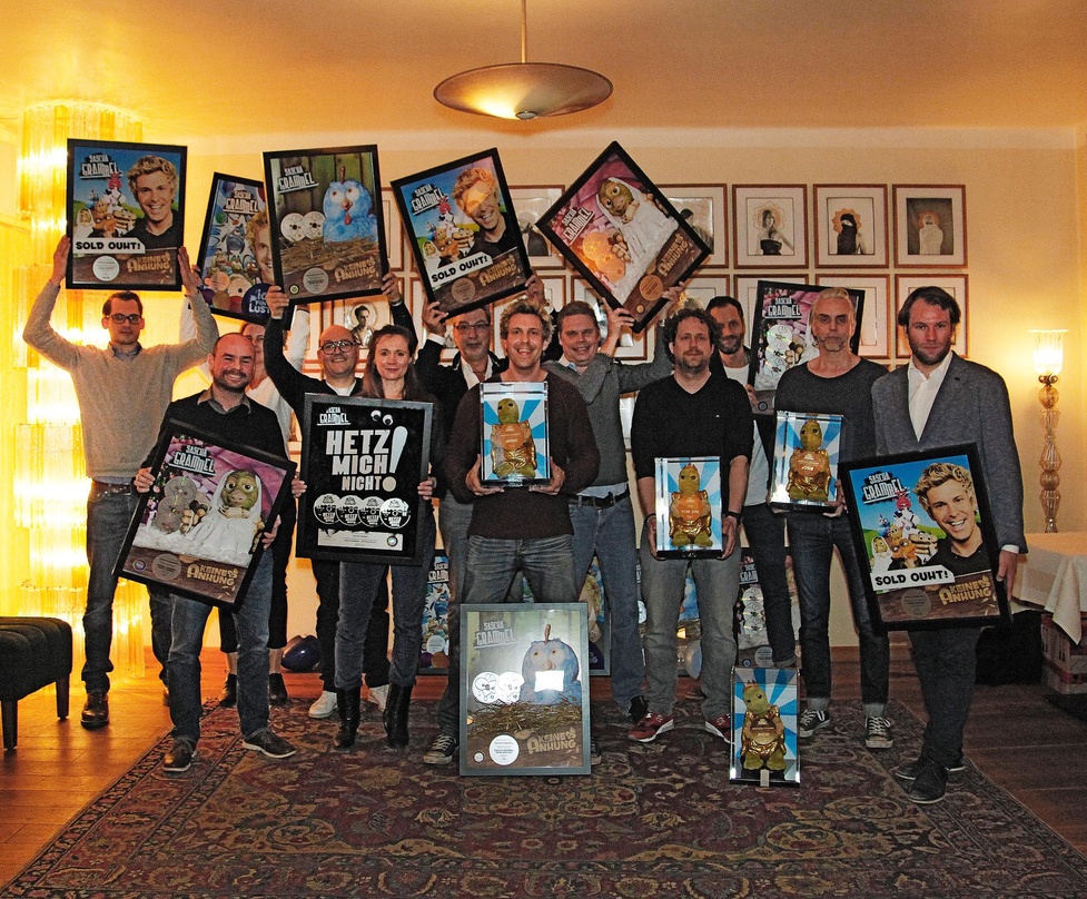 Bei der Platin-Verleihung (von links): Tilmann Richter (Head Of Live Universal Music), Meikel Giersemehl (RTL), Sabine Gruhl (Director of Finance Universal Music), Carsten Senger (Vice Pre...