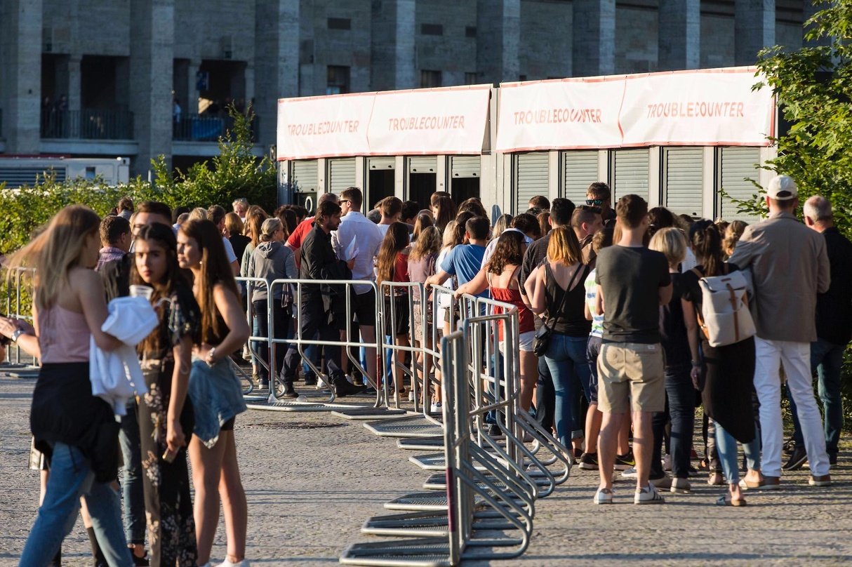 Können ab Januar 2022 ihre Gutscheine für ausgefallene Konzerte auszahlen lassen: Ticketkäufer in Deutschland