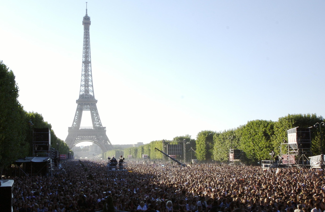 Drangen in Frankreich bis ins Allerheiligste vor: Tokio Hotel beim Nationalfeiertag