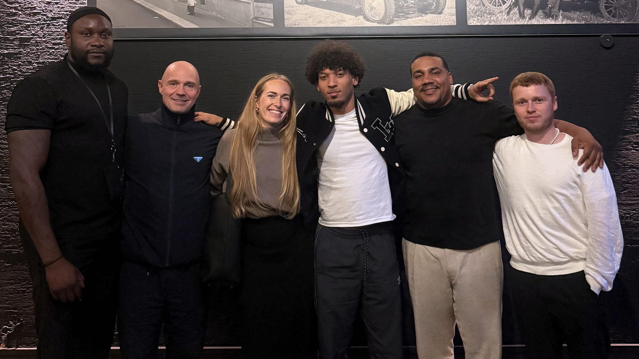 Freuen sich auf die weitere Zusammenarbeit (von links): Jean-Claude Malambu Nsingi (Team Jazeek), Patrick Strauch (Sony Music Publishing), Carlotta Löer (Management Jazeek), Jazeek, Noel A...