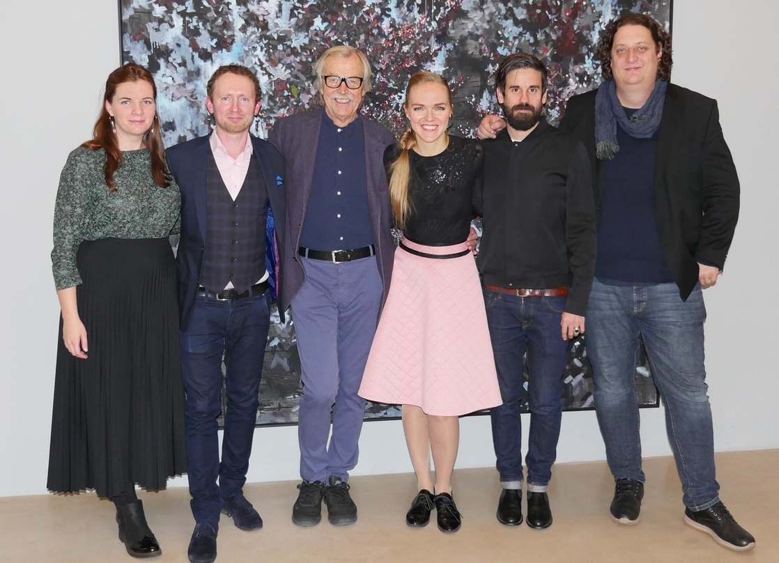 bb0787a60a98c8c8366e2ad3064be3a28f19659148cbdf787bb0f01af4ff541d Mit dabei beim Medien-Brunch in der ACT Art Collection in Berlin (von links): Marili Jõgi (Managerin Kadri Voorand), Mihkel Malgand (Bassist Kadri Voorand), Siggi Loch (Gründer & Geschäfts...