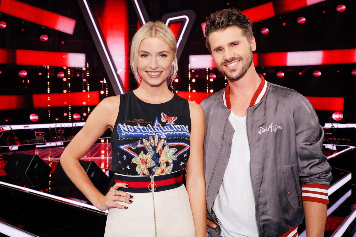Moderieren die laufende Staffel von "The Voice Of Germany": Lena Gercke und Thore Schölermann