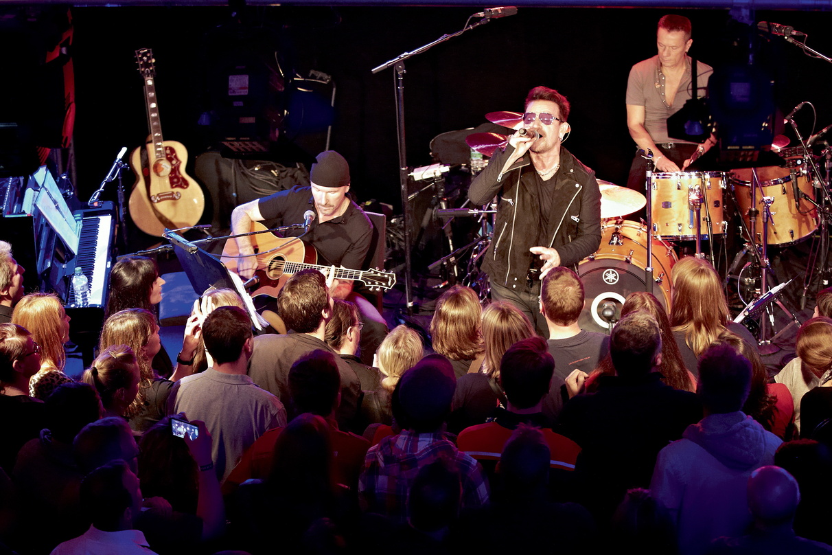 Gehen 2015 wieder auf Tournee: U2, hier bei einem Unplugged-Auftritt in Oberhausen