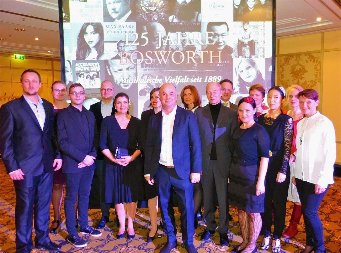 Feierten mit Partnern und Freunden: das Team von Bosworth Music