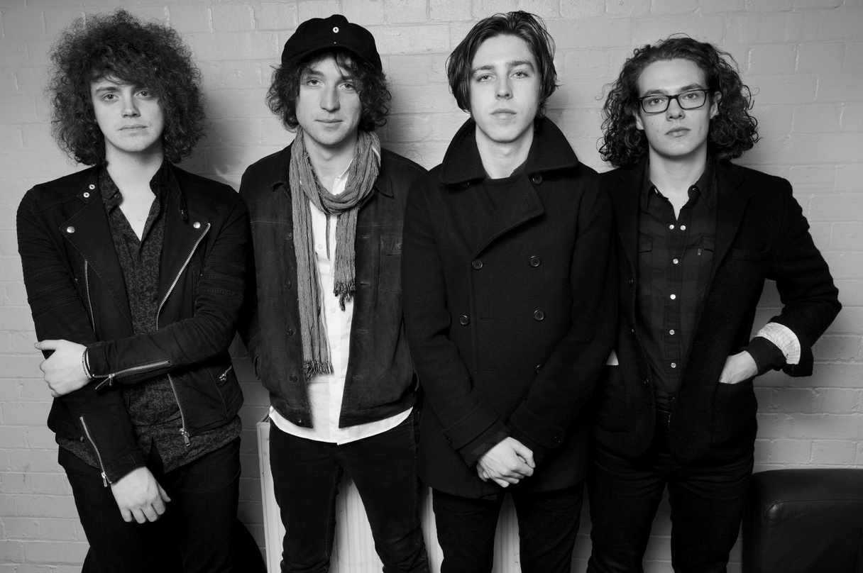 Können ihr erstes Nummer-eins-Album feiern: Catfish And The Bottlemen