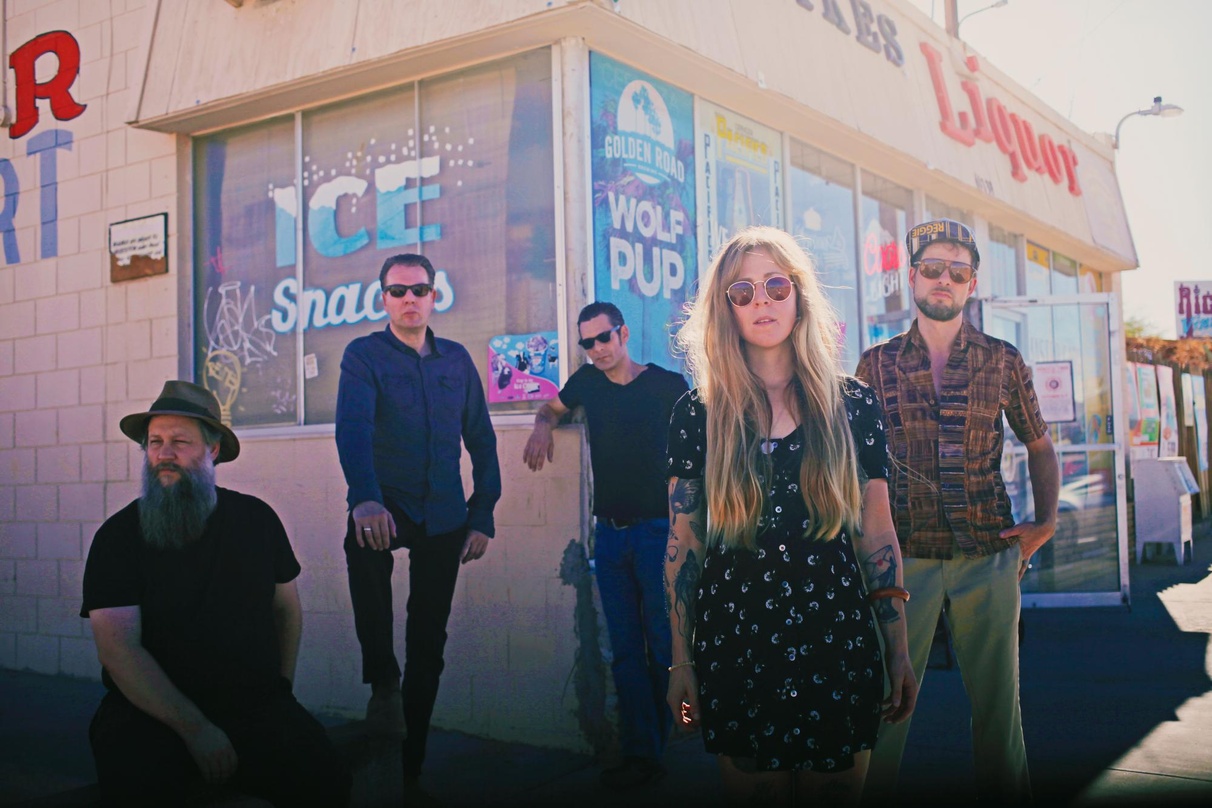 Stehen nun bei popup-records unter Vertrag: Rhonda