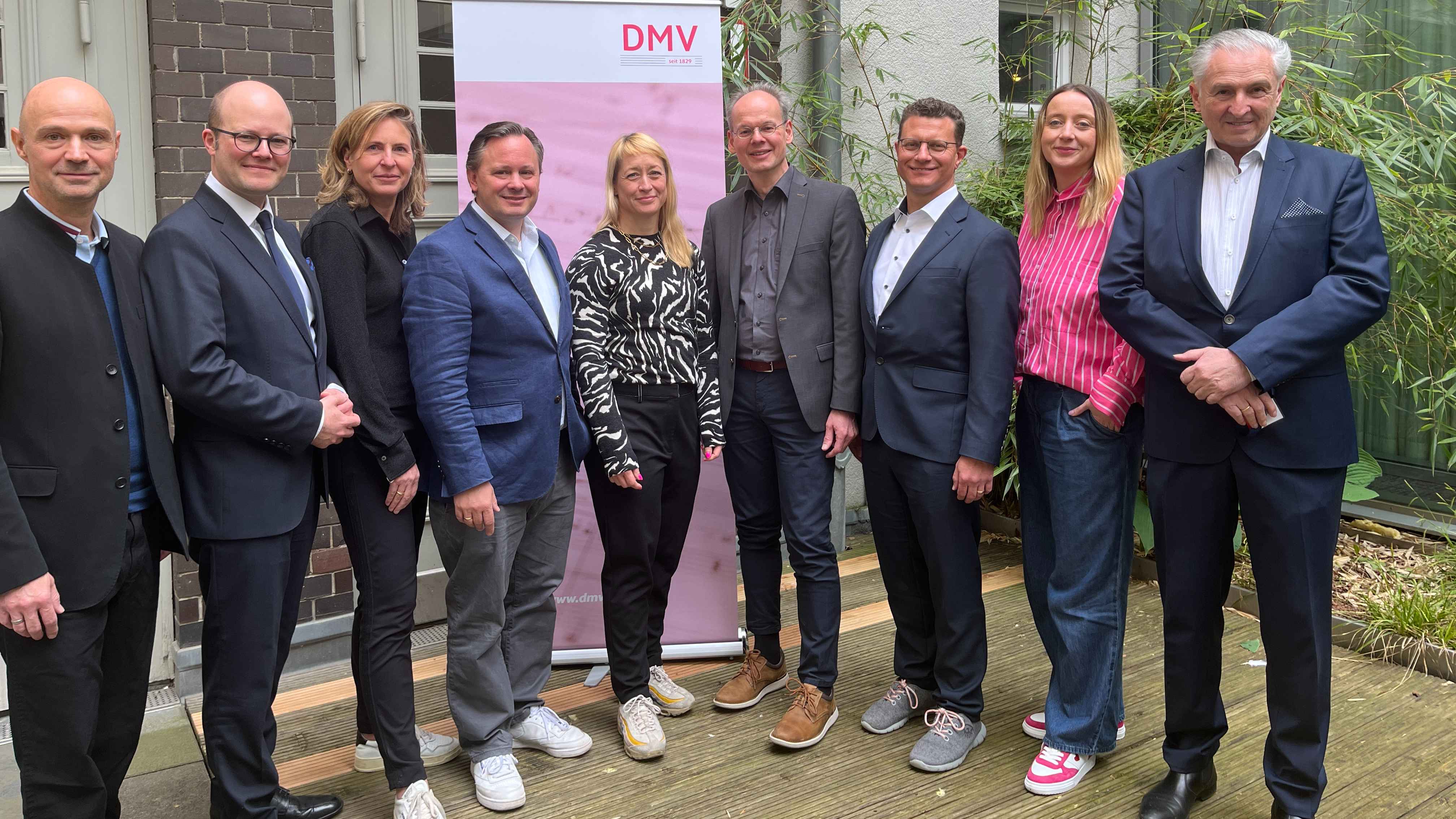 bc0f3245 e36c 49b5 94ea 87974b06b4b8 Der neue Vorstand des DMV (von links): Patrick Strauch, Arne Björn Segler, Bettina Bonengel, Götz von Einem, Diana Muñoz, Helmuth Kreysing, Benjamin Bailer, Dagmar Schwengler und Peter F. ...