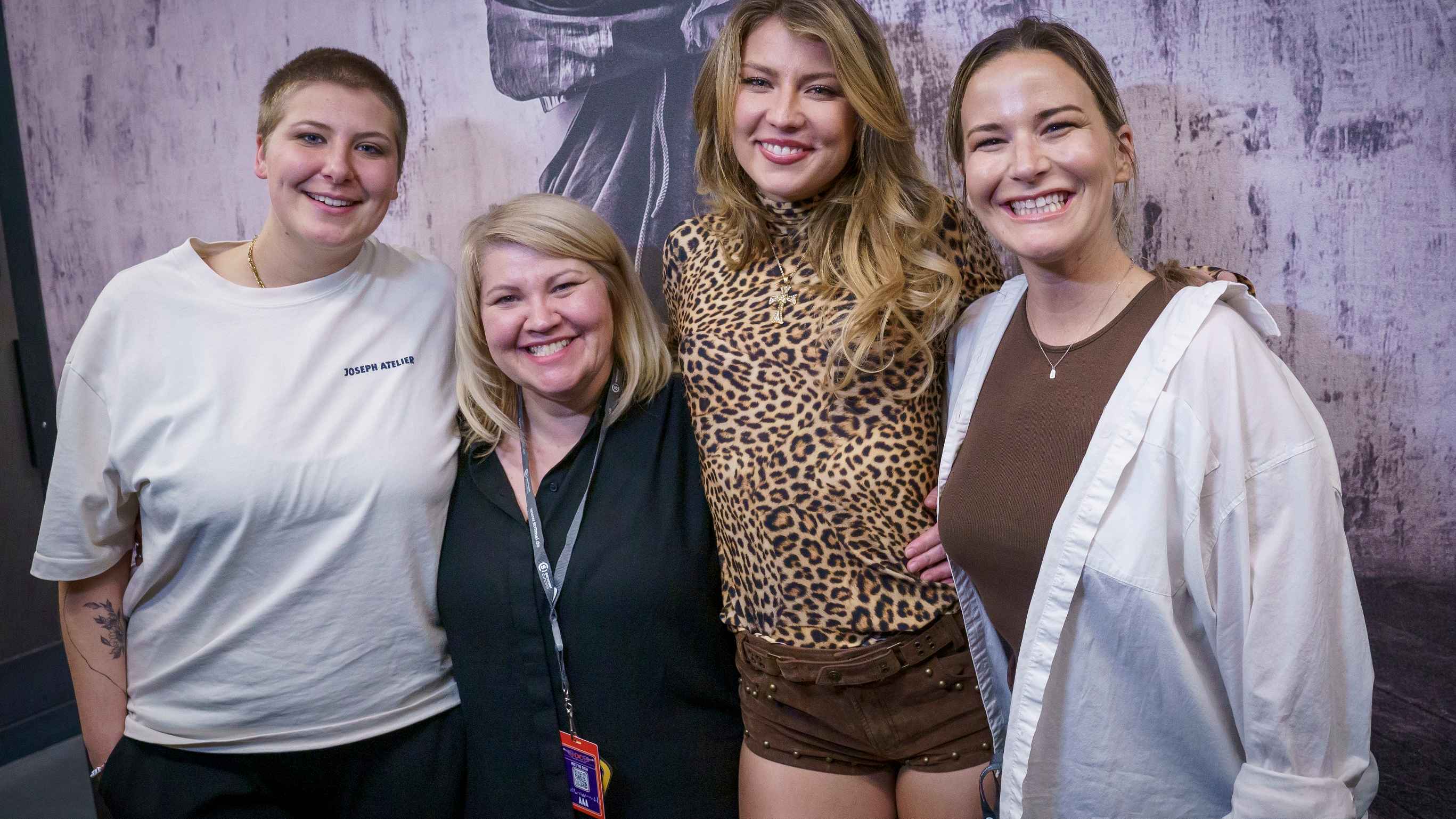 Feierten eine erfolgreiche C2C Berlin (von links): Gloria Frohberg (Co-Host C2C bei Semmel Concerts), Sina Hall (Host C2C bei Semmel Concerts), Dasha und Katy Cooper (Co-Managerin Dasha).
