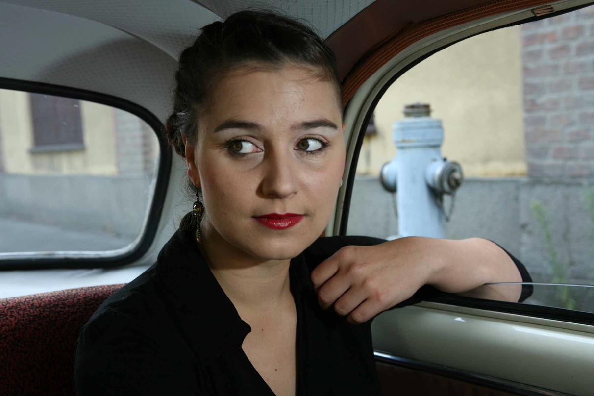 Produktion in aufwendiger Verpackung: Maja Osojnik mit ihrem "Schwarzwasser-Album"