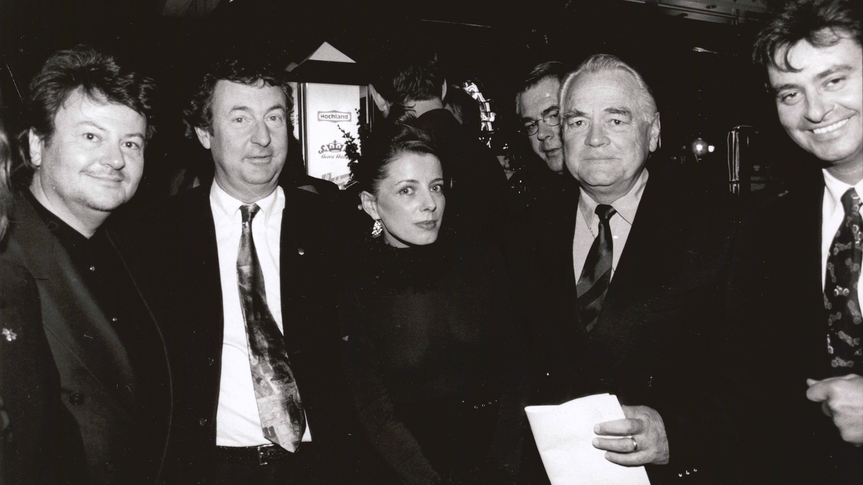 Im Alter von 98 Jahren verstorben: der langjährige EMI-Spitzenmanager Wilfried Jung (2. von rechts), hier bei einer Feier der Plattenfirma im Jahr 1992 mit unter anderem Erwin Bach (rechts...