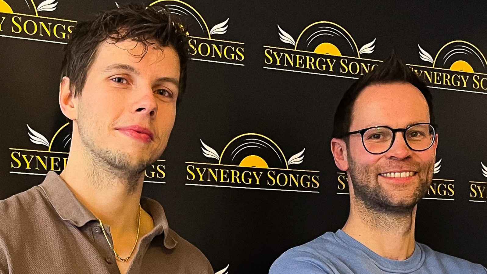 bca0308e 9534 4dae 8edd cb2e394afd3e Ziehen Bilanz zu fünf Jahren Synergy Songs Publishing: Jasper Peeters (Head Of Creative, Miteigentümer, links) und Koos Kamerling (Gründer).